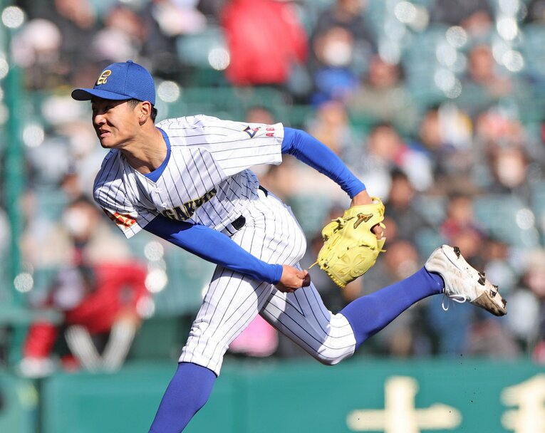 センバツ初戦は投手としても6回からリリーフして4イニングを2安打1失点　©JIJI PRESS