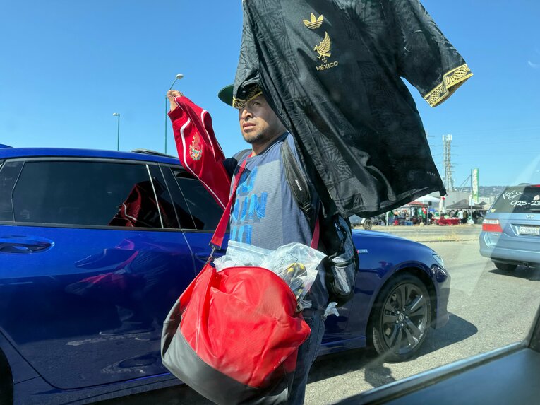 【NHKに映らなかったメキシコ戦の様子（全10枚超）】バーベキューにいそしむメキシコサポ　©Yusuke Mimura