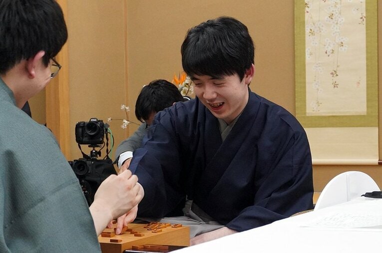 激闘後、2人は笑顔だった…映像では伝わり切らない名人戦第1局、2人の表情（10枚超）　©NumberWeb