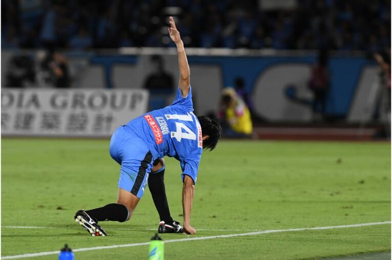 イヤァオポーズの中村憲剛 ／ photograph by Getty Images