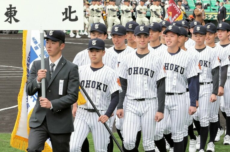 高校野球はこれからも教育の一つでしかないのか、それとも、楽しむものに転換していくのか ／ photograph by JIJI PRESS