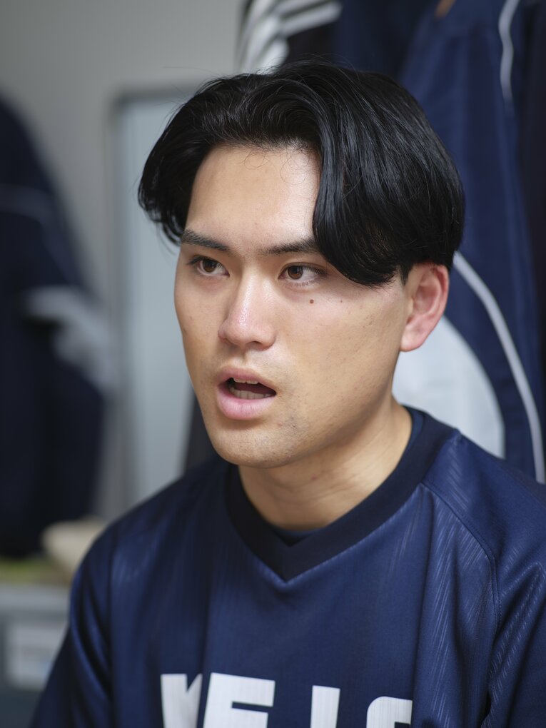 投手担当の松平康稔コーチ　©︎Yuki Suenaga