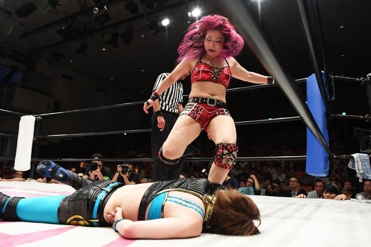 紫雷イオvs.岩谷麻優。2017年6月21日、後楽園ホール　©Essei Hara