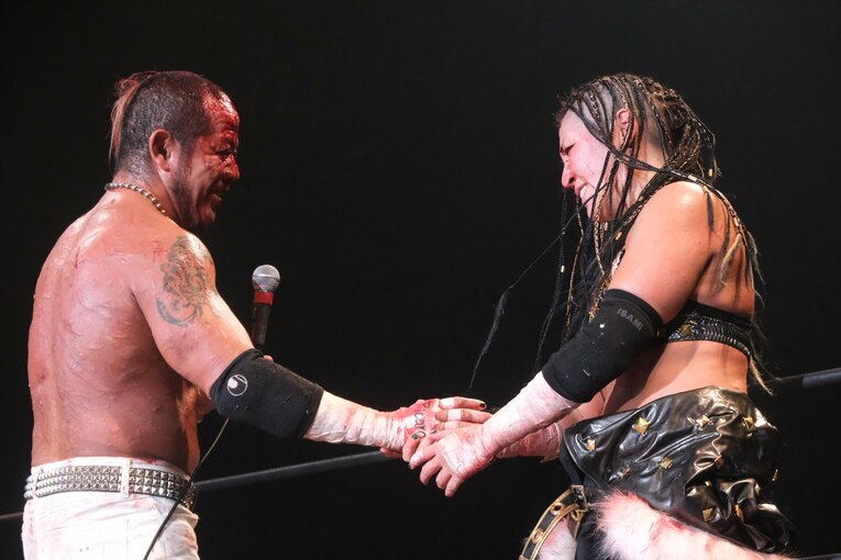 元パティシエが蛍光灯で殴り合い…“デスマッチアマゾネス”山下りなの媚びない魅力「犯罪以外なら何してもいい」 米国で男子相手に王座獲得(26)