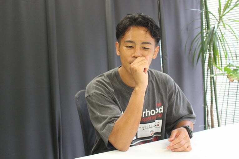 インタビュー中に笑顔を見せる武居由樹　©Number Web