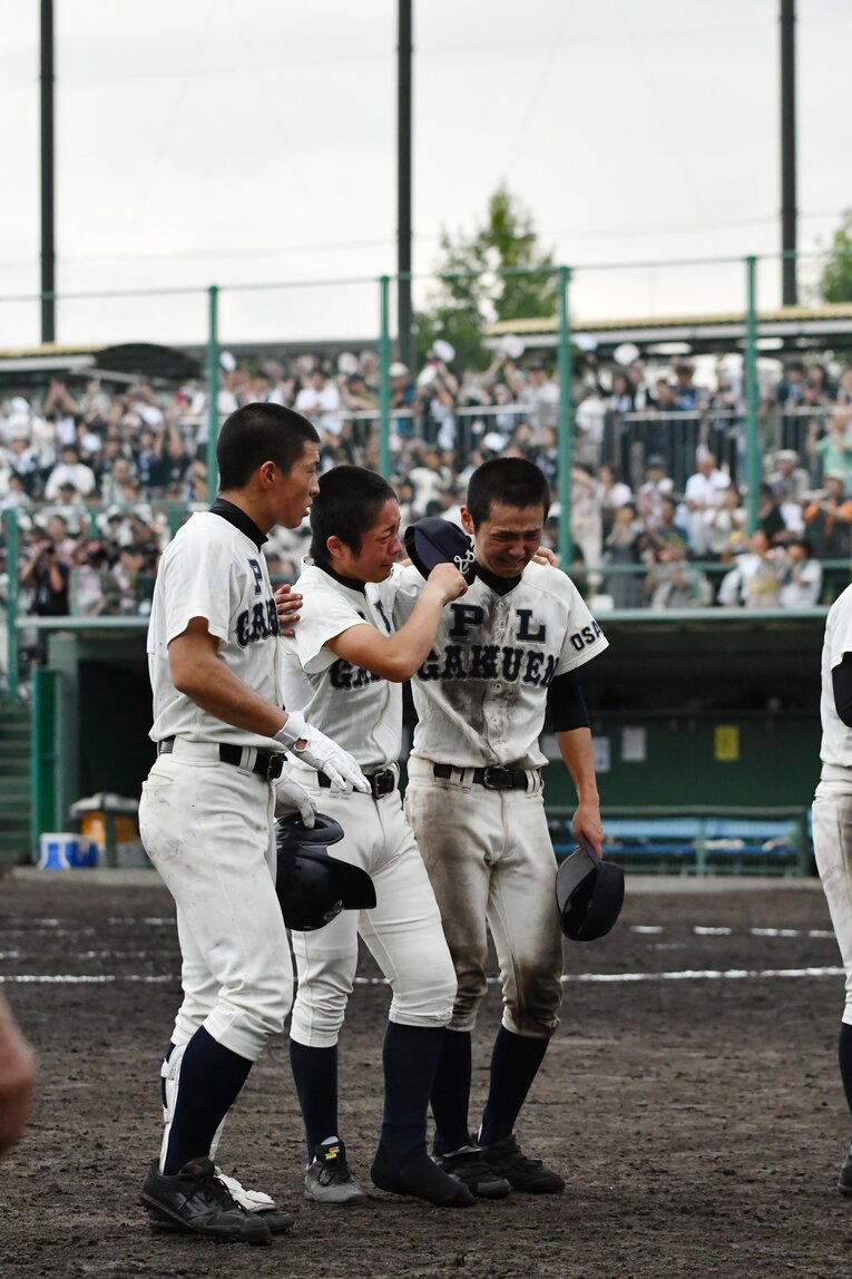 1点差で敗れ、涙するPL学園62期生 ©Hideki Sugiyama