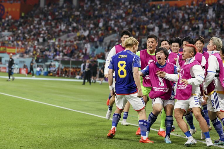 堂安律の同点ゴール連続写真（11枚目／全12枚）©Kaoru Watanabe/JMPA