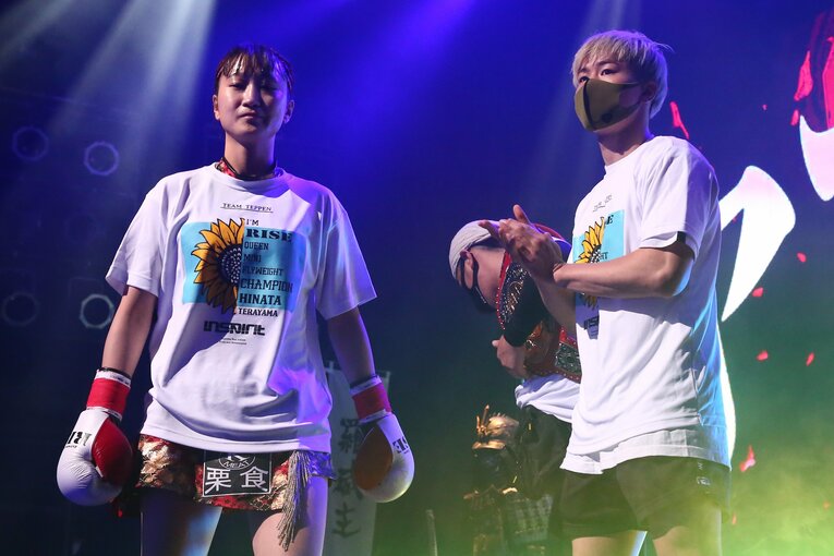 寺山と那須川天心（右）