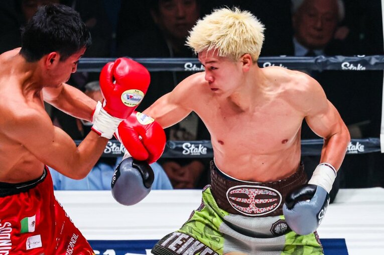 プロボクシング3戦目で世界ランカーのルイス・ロブレスを圧倒した那須川天心。ボクサーとして着実に成長を重ねている ／ photograph by Susumu Nagao