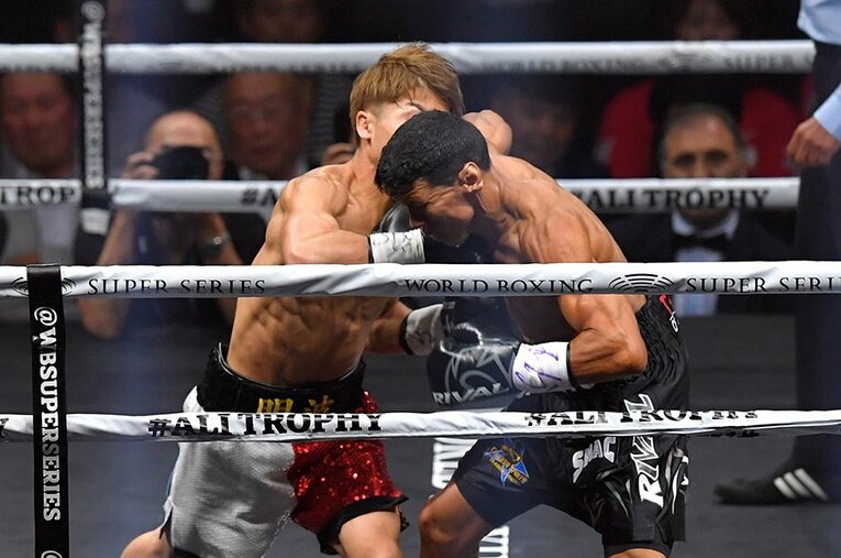 パヤノを「70秒KO」に追い込んだ一撃 ／ photograph by Getty Images