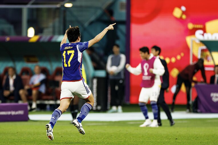 喜ぶ田中碧が向かったのは…（奇跡のゴールシーン　37／57）　©Kiichi Matsumoto/JMPA