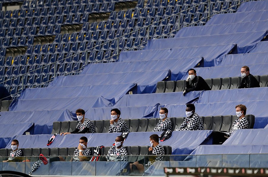 ブンデス運営が見せた秩序と気概。長谷部誠&鎌田大地には苦い再開に。<Number Web> photograph by Getty Images
