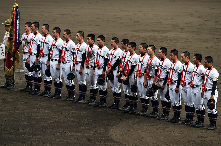 「公立」「全員地元の子」で決勝へ。甲子園を駆け抜けた高松商の物語。<Number Web> photograph by Takao Fujita