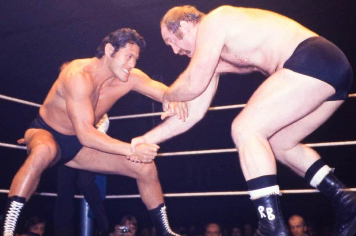 ◆感謝価格◆アントニオ猪木◆闘魂ウォッチ1999年腕時計◆ 猪木写真は語る! 猪木の闘魂タオルは緑、黄、青、橙、赤…色とりどり