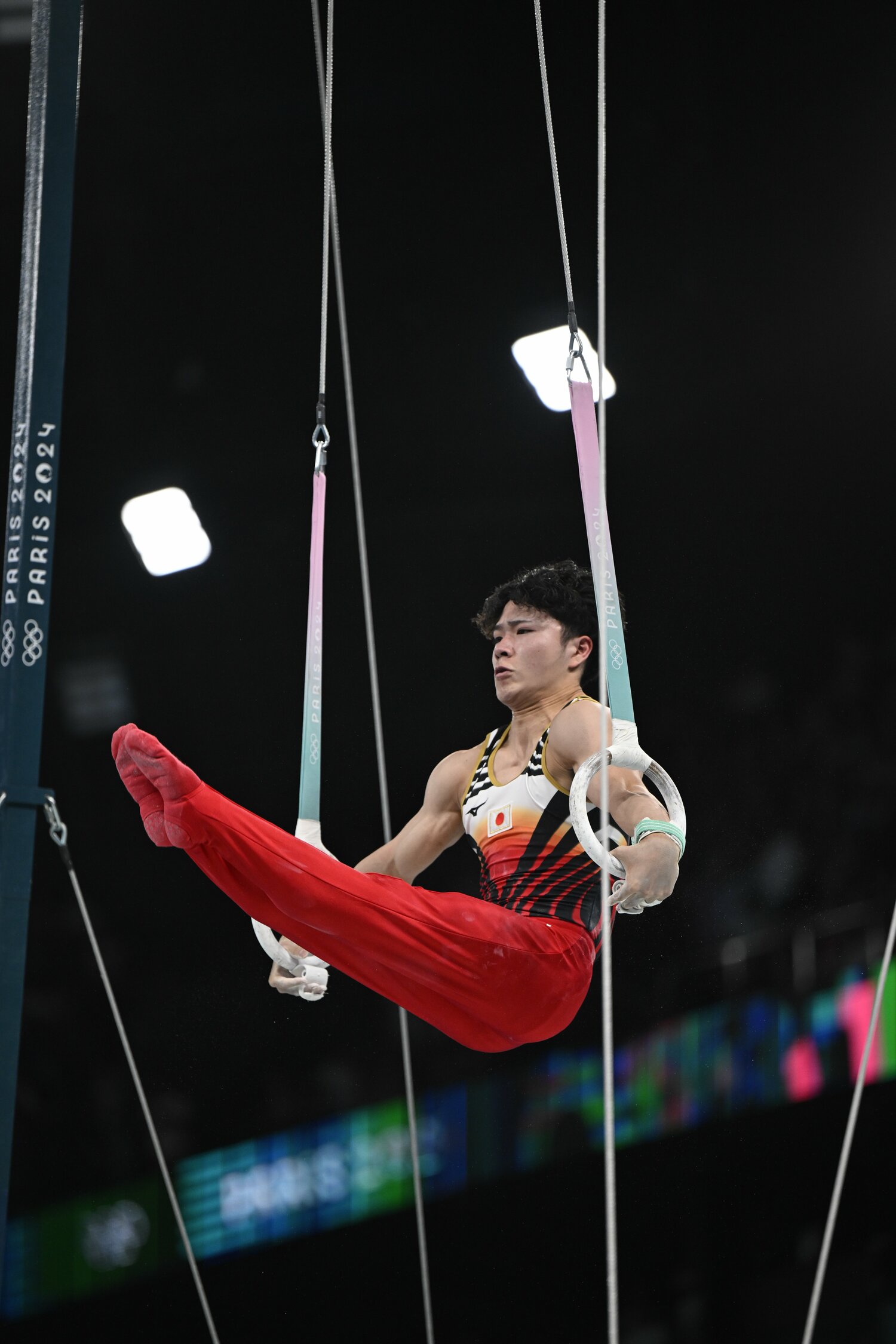 パリ五輪体操男子個人総合決勝、つり輪の演技をする岡慎之助　©Asami Enomoto/JMPA