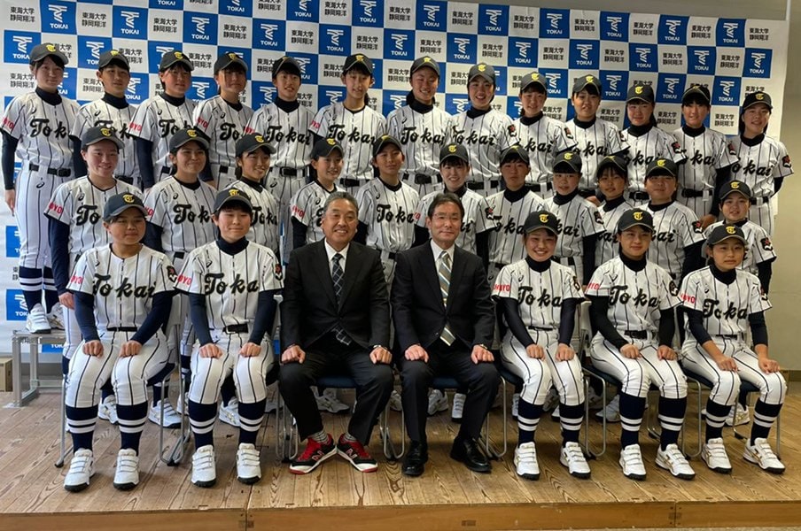「女子野球が広がることで男子野球の仕組みも…」静岡初の女子高校野球部　監督・校長が取り払う先入観と固定観念とは＜Number Web＞ photograph by Tokai University Shoyo Shizuoka High School
