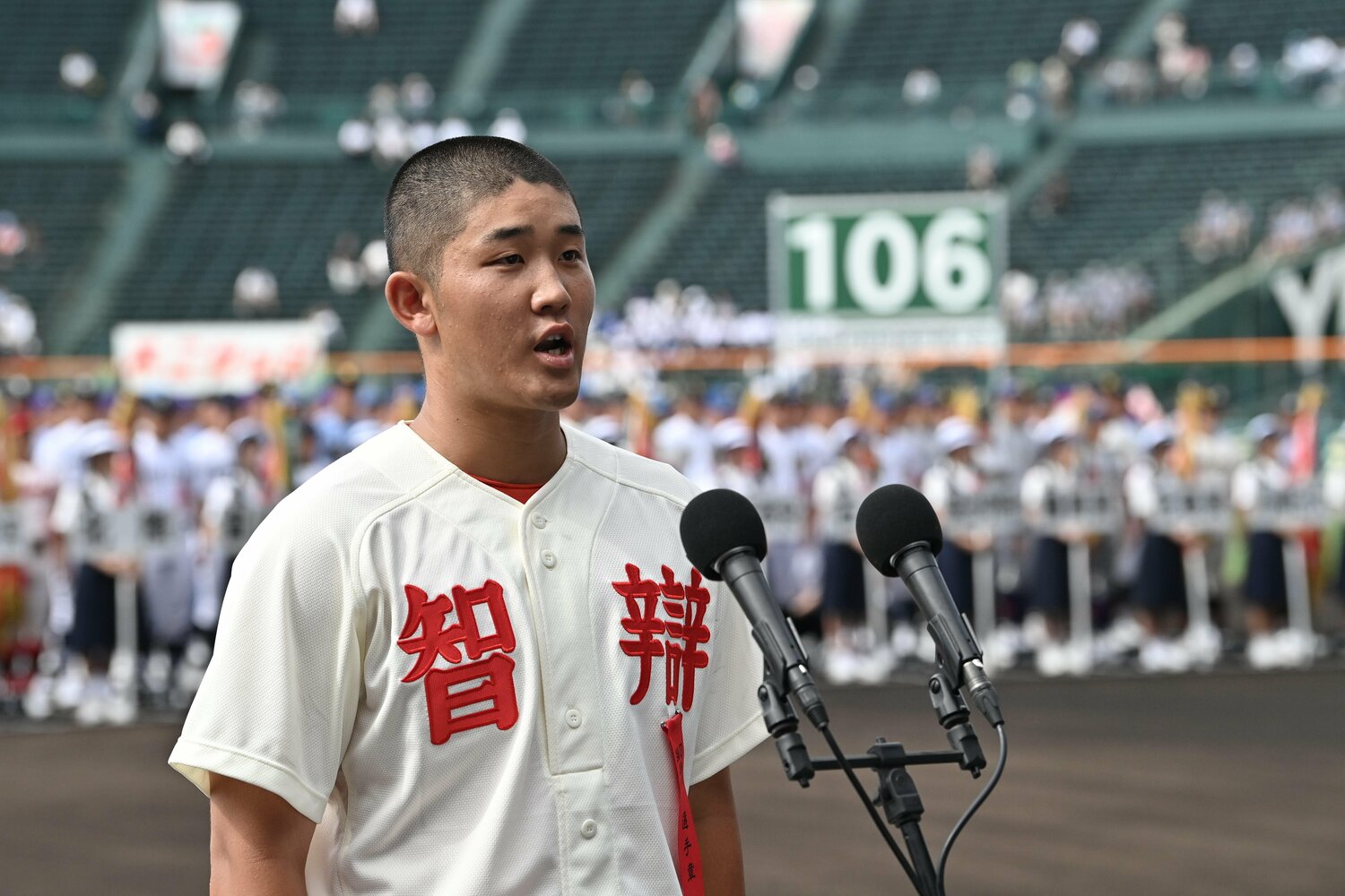 甲子園の選手宣誓を務めた智弁学園和歌山の辻主将　©︎JIJI PRESS