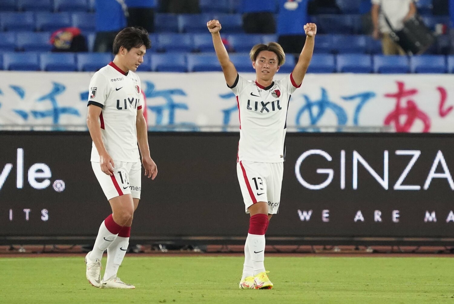 代表初招集の19歳・荒木遼太郎（右）は今季Jリーグで36試合に出場して10ゴール7アシスト。上田綺世と共に鹿島アントラーズの攻撃陣を牽引した　©Getty Images