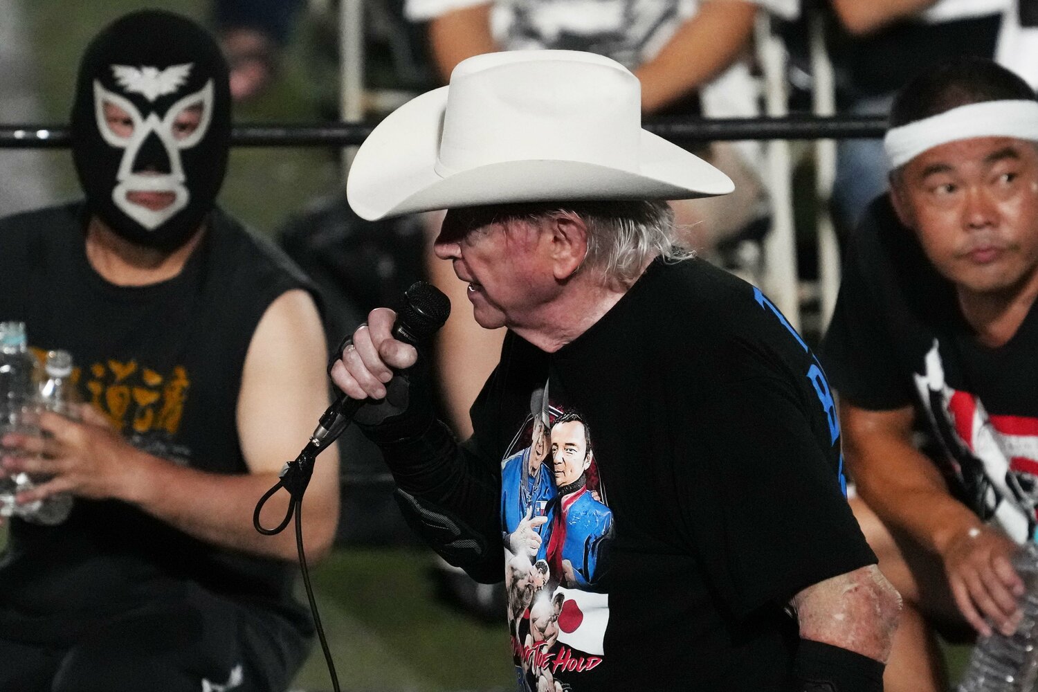 マイクを握ったドリー・ファンク・ジュニアは「Never Quit！　Forerver！」と叫んだ　©Essei Hara