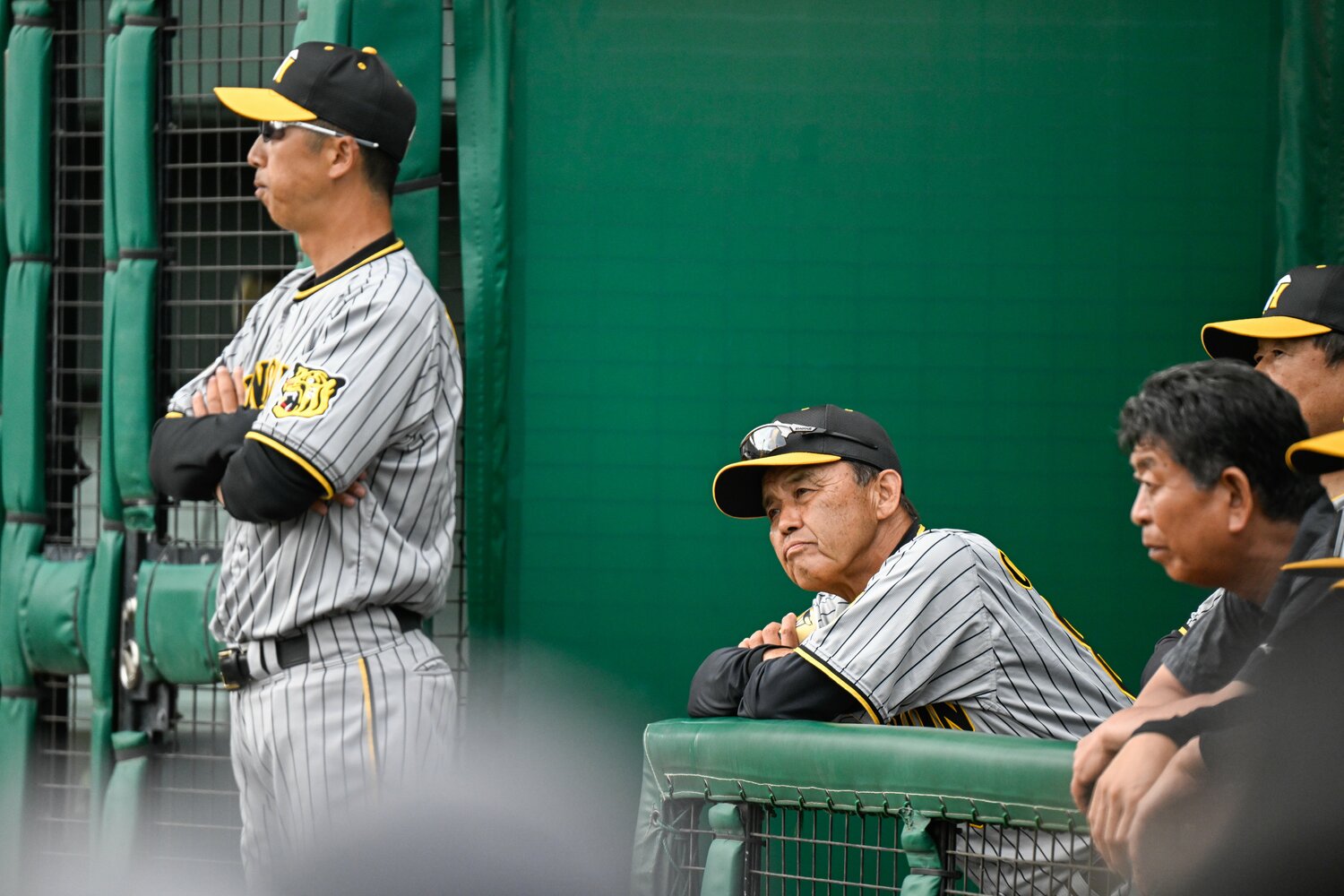 昨季までの岡田監督と佐藤の関係にファンは気を揉んでいた？　©Nanae Suzuki