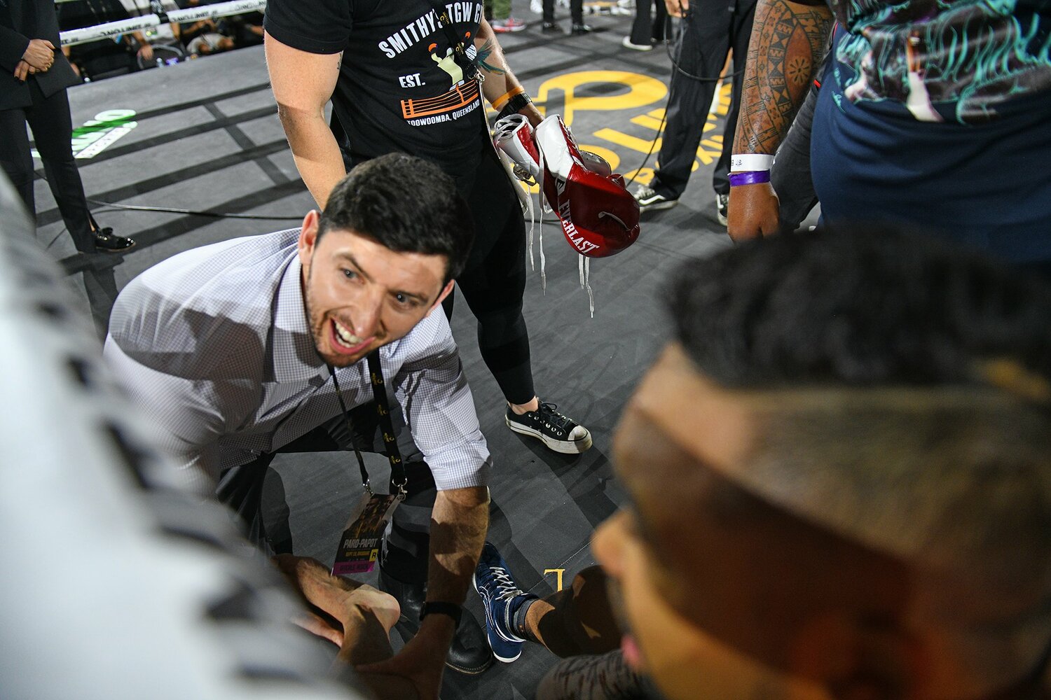 リング上でドクターから「アキレス腱断裂」と診断された　©Kokou Sekine