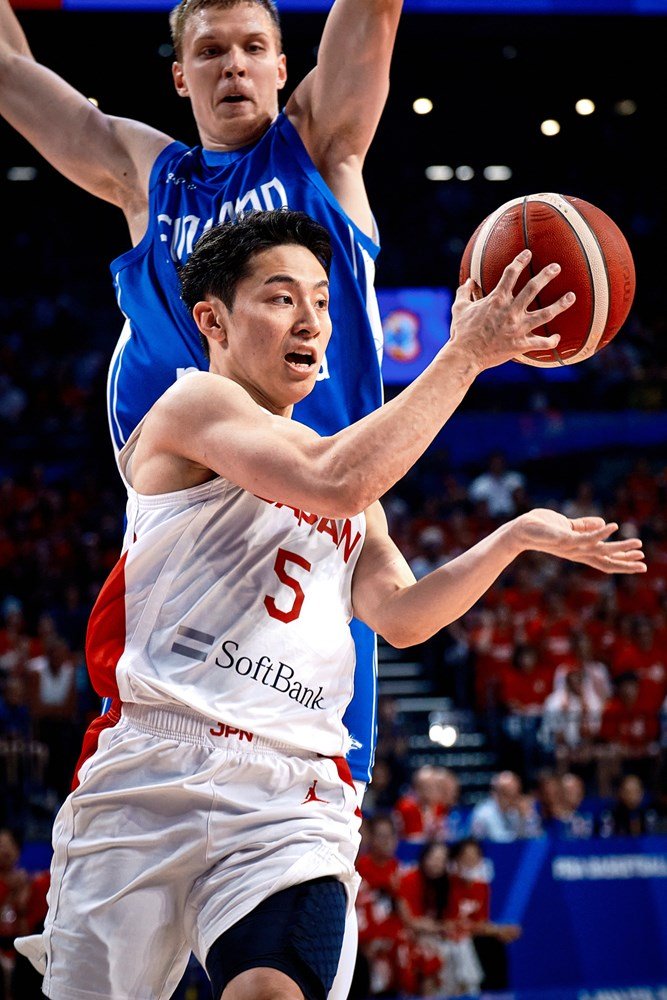 フィンランド戦では多彩なパスとドリブルでチームの勝利に貢献した　©FIBA