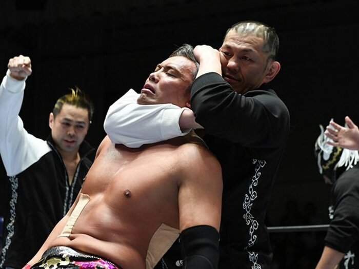 新日本プロレス1.4ドーム後の世界。鈴木軍リターンズ。王者オカダの明暗。<Number Web> photograph by Essei Hara