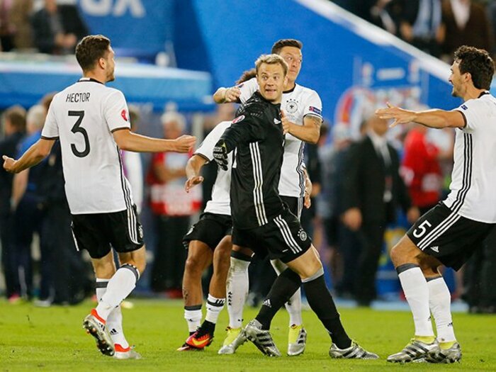 イタリアへのトラウマと、分析技術。ドイツEURO準々決勝、PK勝利の内幕。＜Number Web＞ photograph by AP Photo/AFLO