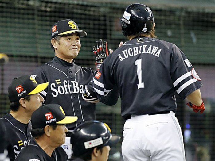 盟主の座をかけた巨人vs.ホークス。見所は非情采配“鬼監督”の激突。＜Number Web＞ photograph by Kyodo News