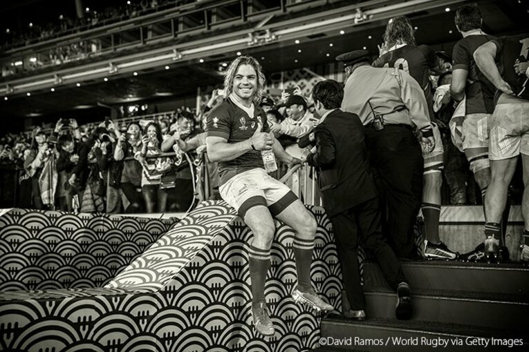 跳躍マピンピ、ハカを見るファレル。モノクロームで味わう楕円球の世界。(10)