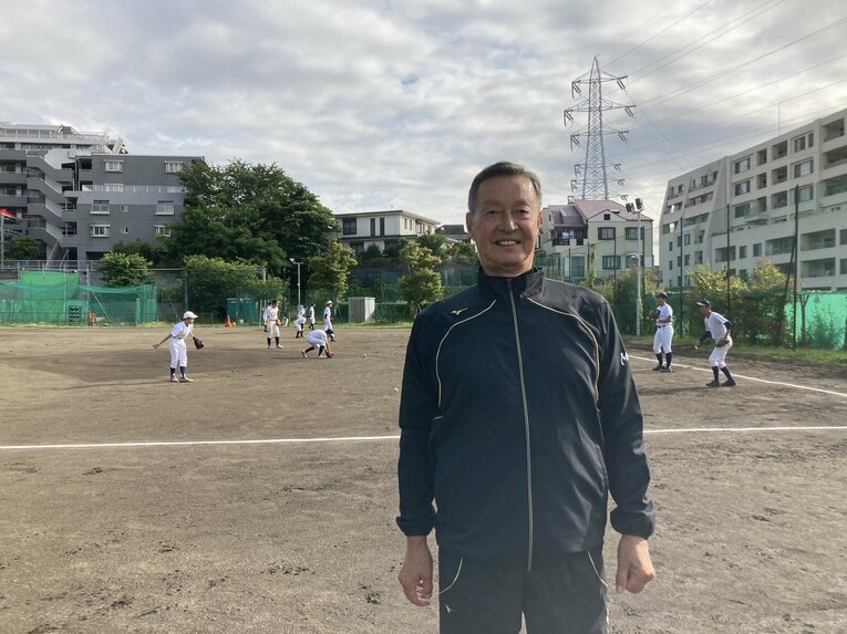 橘学苑の野球部練習場で。現在は同校総監督を務める ©Number Web