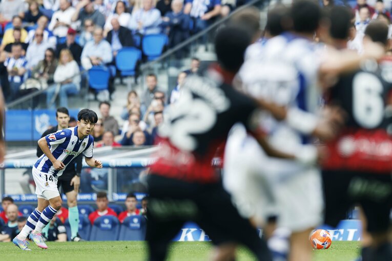 「至る所に14番ユニの子供」久保建英が“バスクで愛される日常”を激写「甥っ子がタケクボって応援してるんだ」醸造所レストランオーナーのこぼれ話(11)