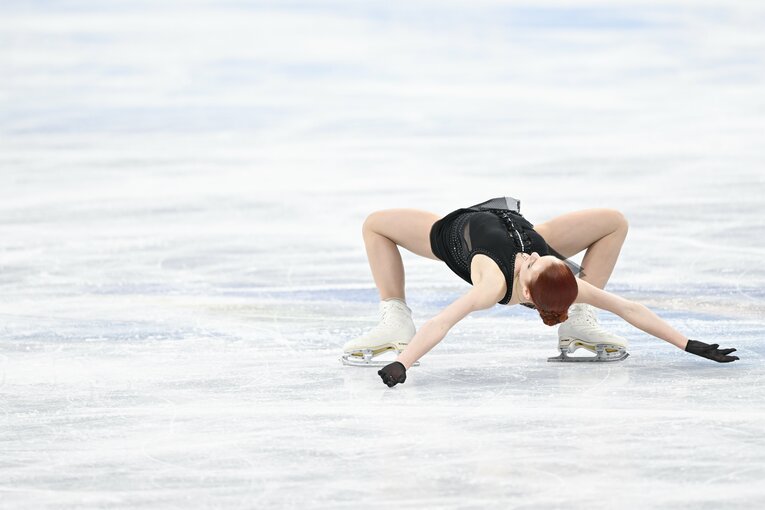 「泣いてる場合じゃない」新女王・坂本花織と中野コーチが守った“フィギュアの品格” 「20年前のスケート」発言のタラソワへ伝えたいこと(50)