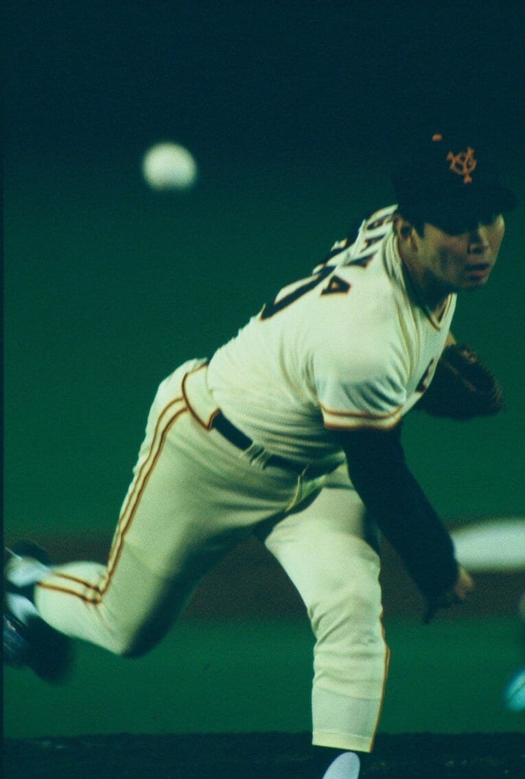 豪快なフォームから力強い速球を投げ込んだ　©BUNGEISHUNJU