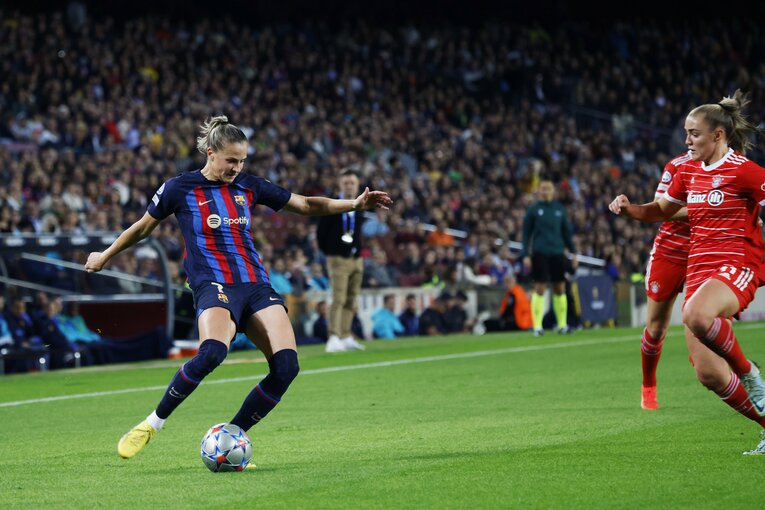 W杯ブラジル戦のウラで「バルサ女子がカンプノウで4万6967人」盛況なワケ… メッシ後に君臨する“女王”、熊谷紗希が見せた悔しさ(59)