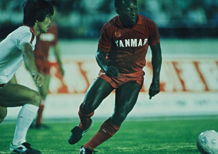 釜本の引退試合に駆け付けたペレ　©Sports Graphic Number