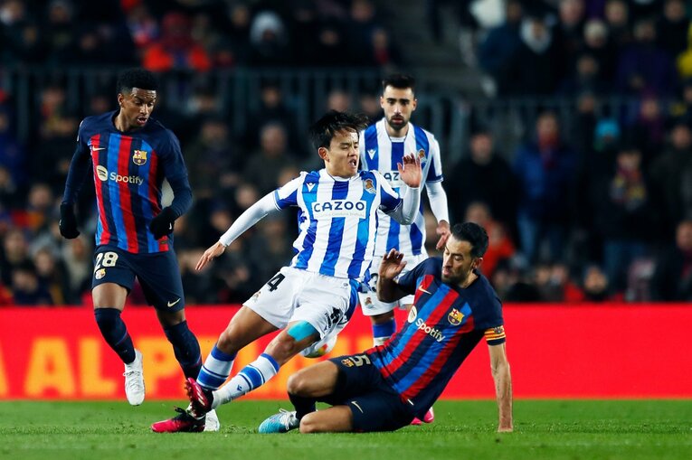 「クボのことは知ってるよ」バルササポに久保建英が笑顔で… 放送なしが惜しい「名手ブスケッツが声を荒げた」鮮烈プレー〈現地撮影〉(31)