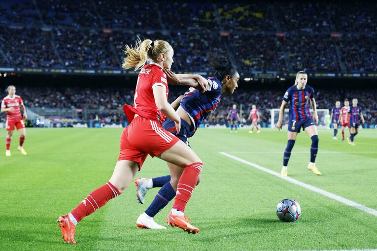 W杯ブラジル戦のウラで「バルサ女子がカンプノウで4万6967人」盛況なワケ… メッシ後に君臨する“女王”、熊谷紗希が見せた悔しさ(21)