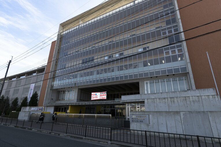 藤井寺球場跡地には立派な学校（四天王寺小学校・四天王寺東中学校・四天王寺東高等学校）が建っていた