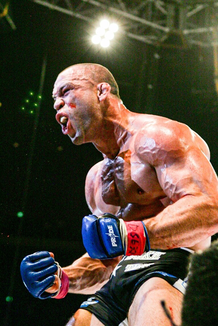 血管を浮き上がらせながら喜びを爆発させるシウバ　©Susumu Nagao