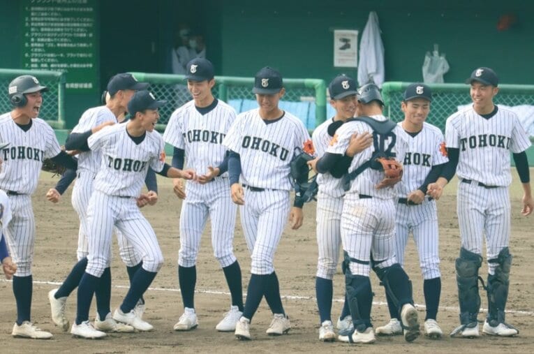 東北大会準Vでセンバツ出場を当確させた東北ナイン。新監督「ヒロシさん」の改革とは？ ／ photograph by Genki Taguchi