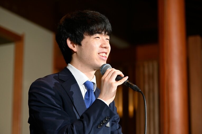 名人戦第5局一夜明けの藤井七冠。編集担当さんいわく「昔に感じますが6月2日の出来事なんですよね……」　©Keiji Ishikawa