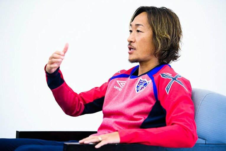 石川直宏が引退直前に佐藤由紀彦と。「最後は自分らしく」「ナオのスタイルを」(2)