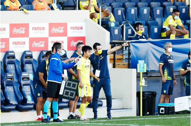 久保建英のラストパスにエースも拍手 「タケにボールをあずけておけば」との信頼を生む10分強(4) ／ photograph by Daisuke Nakashima