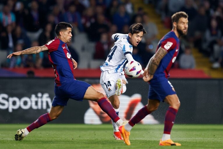 バルサの守備陣を翻弄する久保　©Daisuke Nakashima