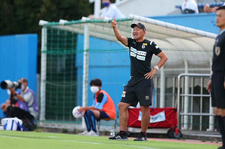 2022年、J2に初昇格したいわてグルージャ盛岡を指揮する秋田豊監督（当時）　©Naoki Morita/AFLO SPORT