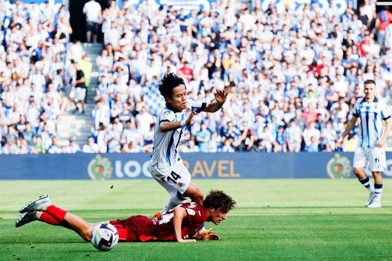 久保建英22歳誕生日に「タケはアイドル」日本語ボードの子供、メッシっぽい新ユニ姿やソシエダ主将との別れ…カメラマンが見た“幸せな最終節”(27)