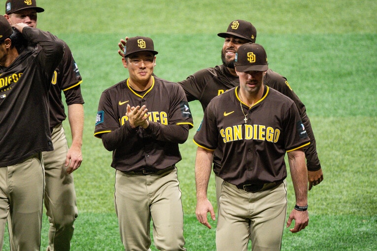 松井裕樹（パドレス）とチームメイト　©Nanae Suzuki