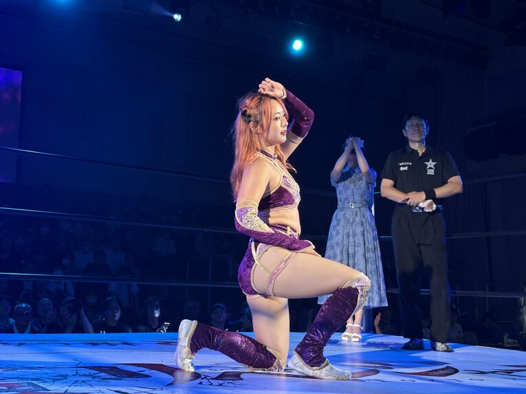 リングイン時のポーズにはグラビアの要素も取り入れている