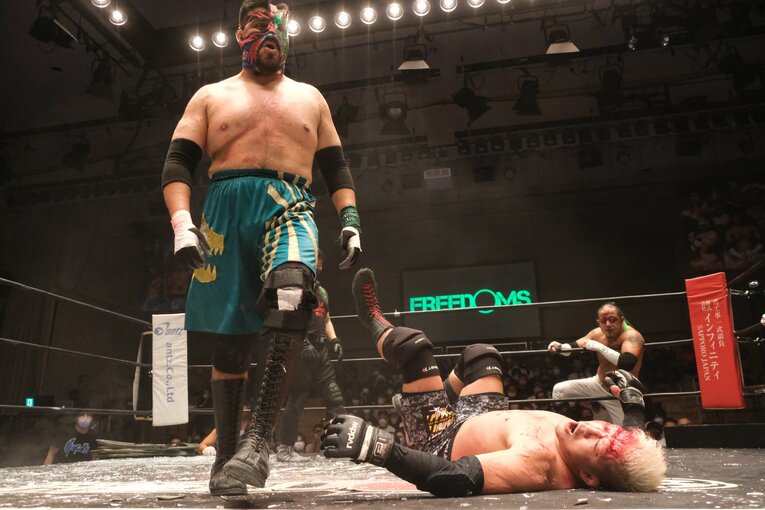 「デスマッチ・イズ・マイライフ」妻の急死を乗り越えた“クレイジー・キッド”竹田誠志の決意「蛍光灯やカミソリで傷つけ…でもそれが生きがい」(18)